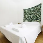 B87 - Windmill 2 Bed In דירה