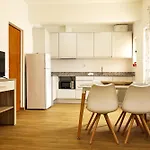 B87 - Windmill 2 Bed In דירה
