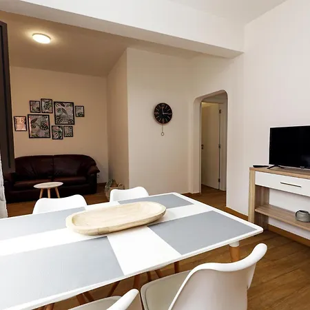 B87 - Windmill 2 Bed In *