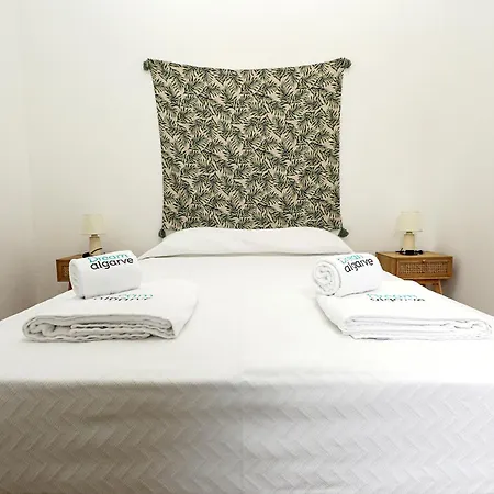 B87 - Windmill 2 Bed In Apartment *