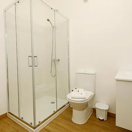 B87 - Windmill 2 Bed In Apartment