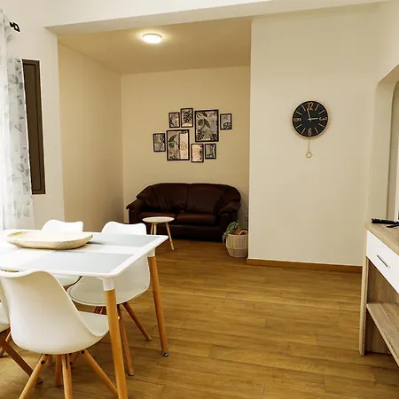 B87 - Windmill 2 Bed In Apartment Odiaxere