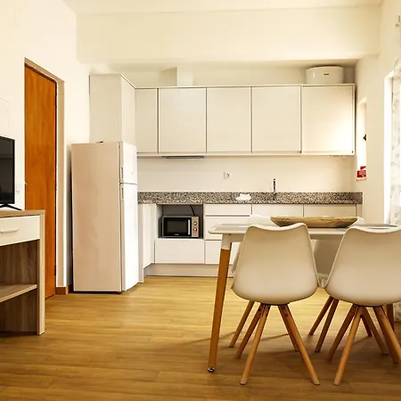 B87 - Windmill 2 Bed In Apartament